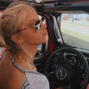 Meet your Posher, Adelle